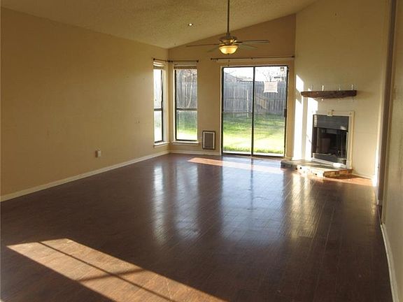 5th image of 3211 Green Valley Dr