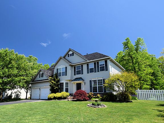 3rd image of 15605 Overchase Ln
