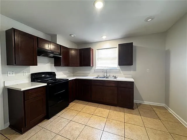 937 E Monterey Ct #D — Photo 4
