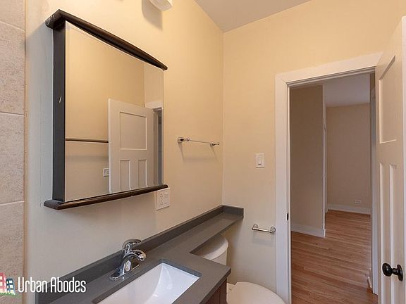 3rd image of 3722 N Pine Grove Ave #Ua3w