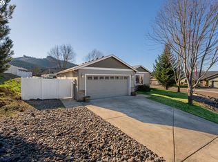 632 Valley Vista St, Sutherlin, OR 97479