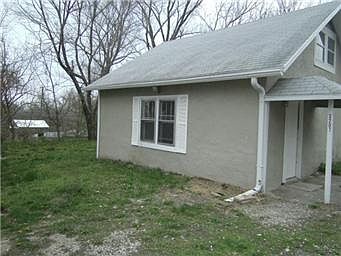 2nd image of 3207 Donnelly Ave
