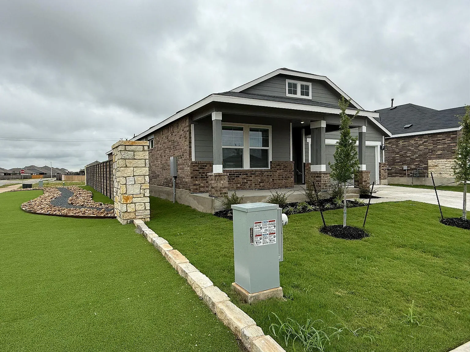 4 bed, 2303 sqft, $2,500 — Photo 2