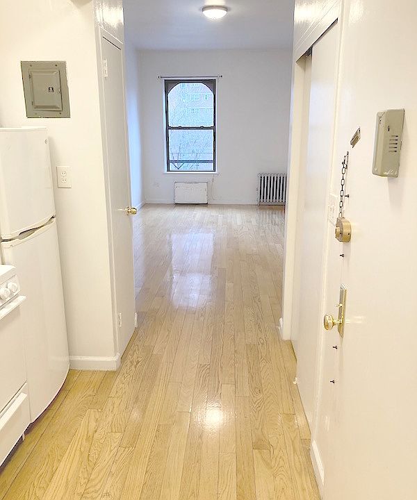 1st image of 335 W 29th St APT 4A