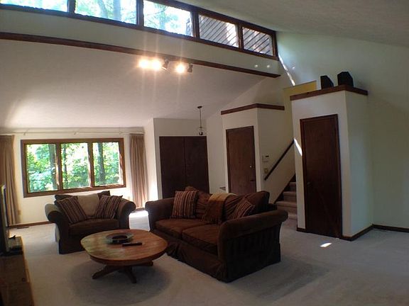 2nd image of 1321 Laurel Cliff Dr SE