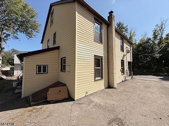 3rd image of 17 Stoll St