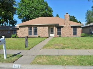 704 Robinlynn St, Mesquite, TX 75149