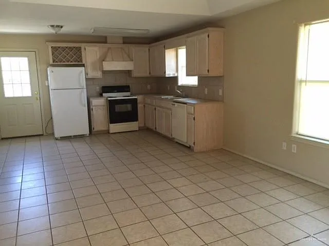 1302 S Diplomat Dr — Photo 4