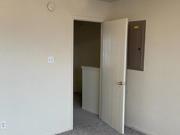 1603 Dugger Cir #C — Photo 6