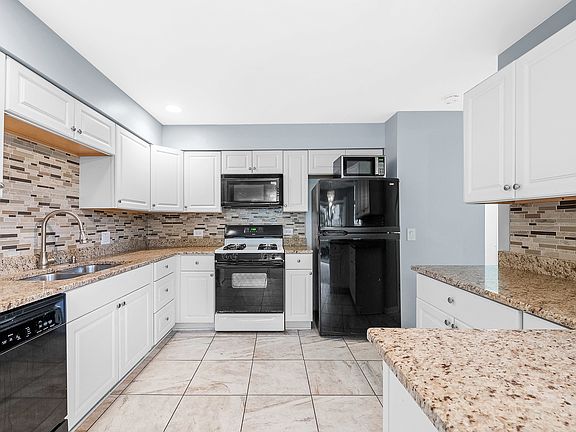 3rd image of 2323 Sedgfield Ct