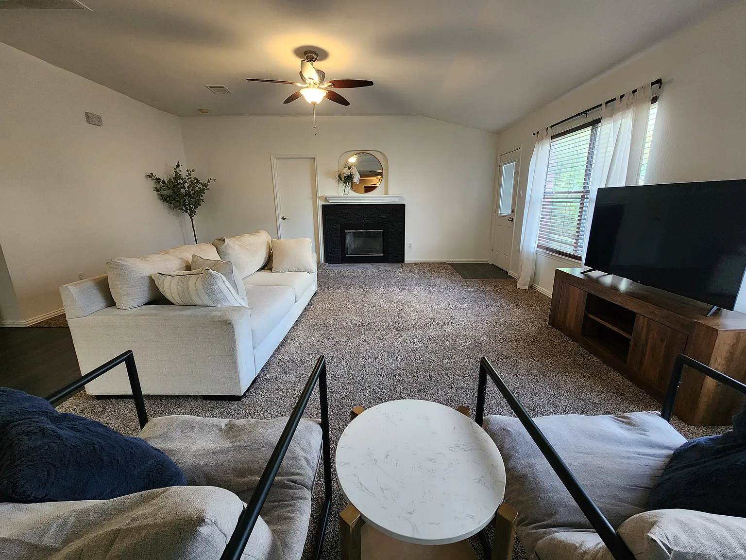 3 bed, 1687 sqft, $2,500 — Photo 2