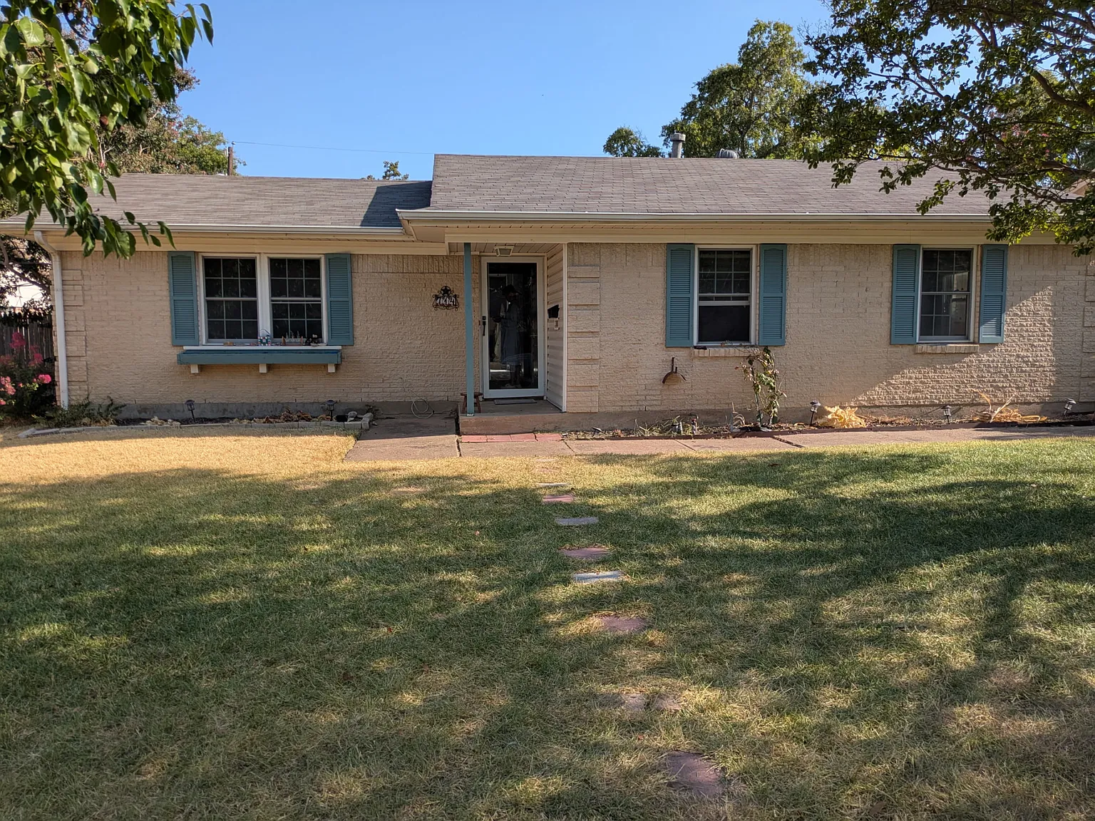 4 bed, 1600 sqft, $2,350 — Photo 1