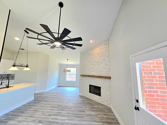 4th image of 1245 Springwater Dr