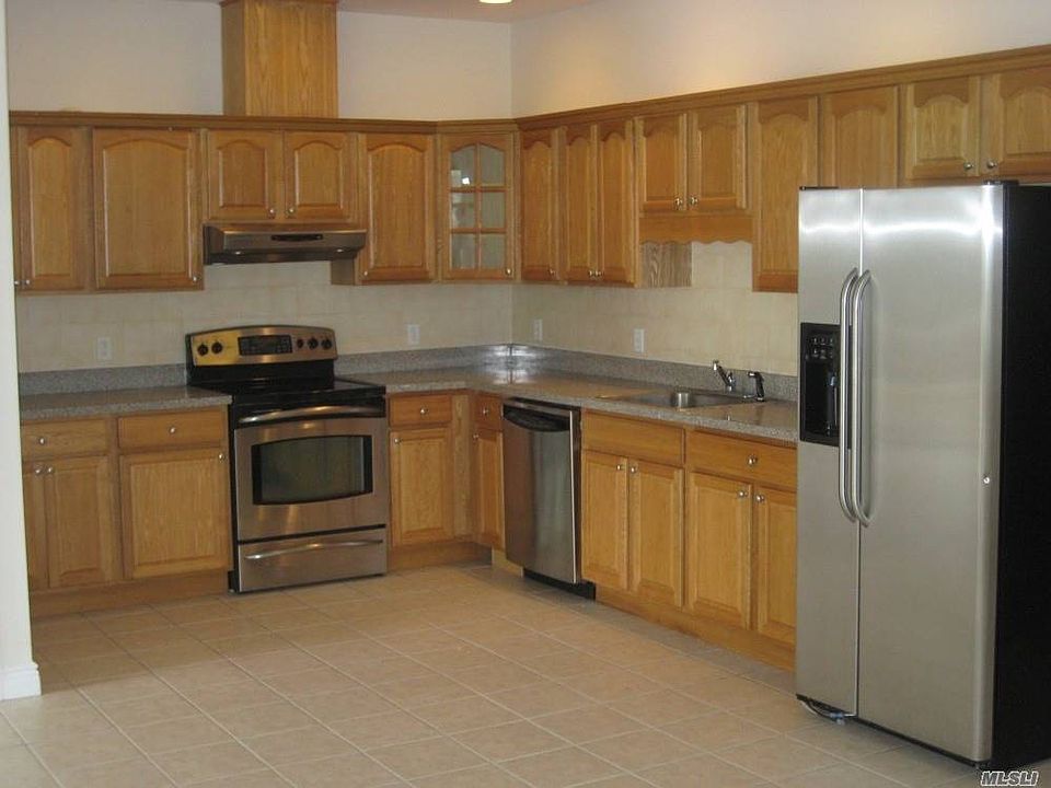 2nd image of 432 Sunrise Hwy APT 14