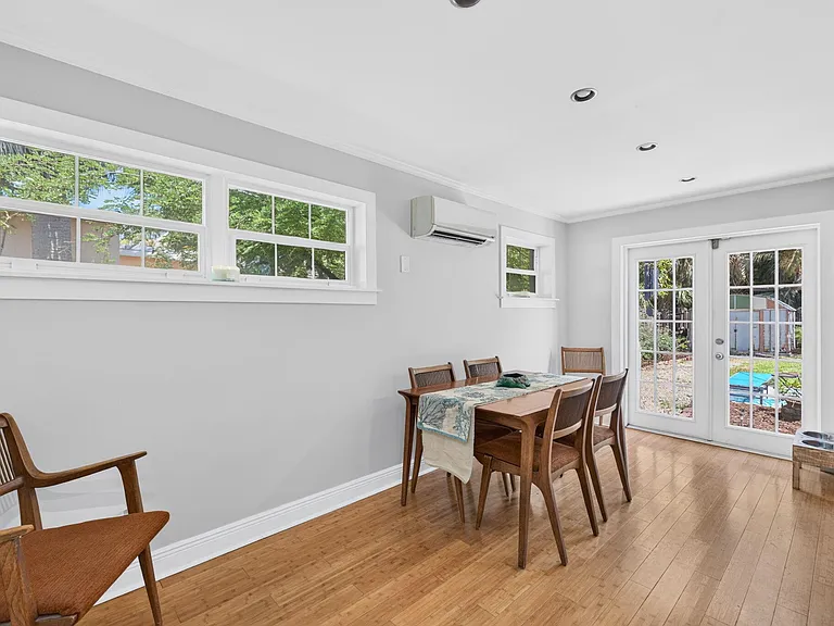 601 NE 14th Pl — Photo 13