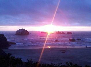 635 Franklin Ave SW, Bandon, OR 97411