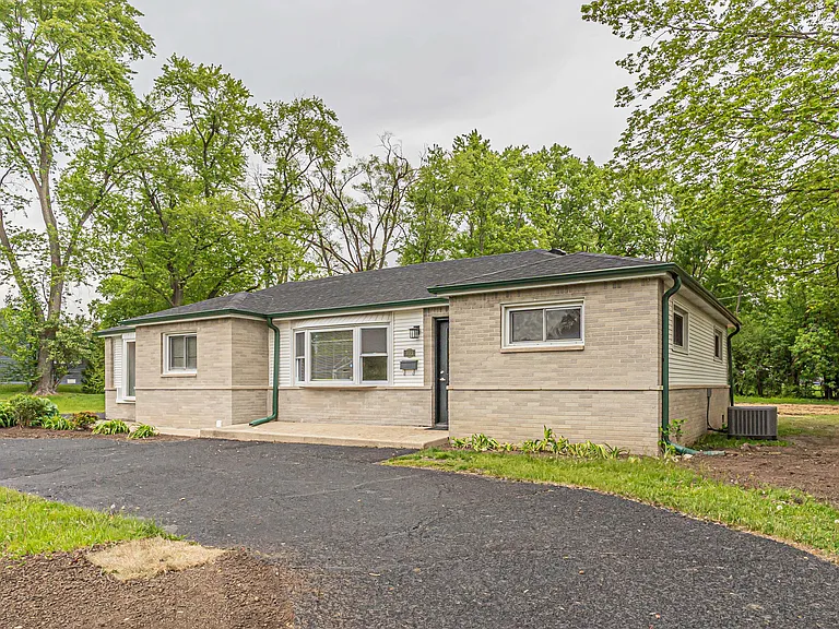 1055 N Bluebonnet Ln — Photo 33