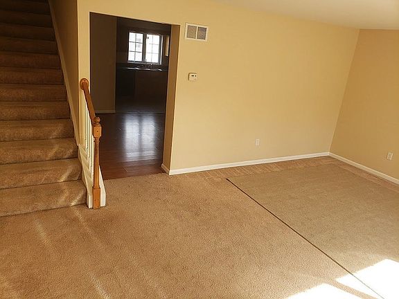 3rd image of 27 Lincoln Dr