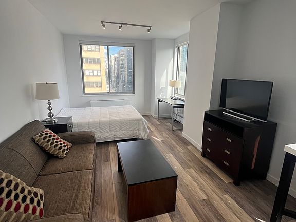3rd image of 556 3rd Ave APT 1901