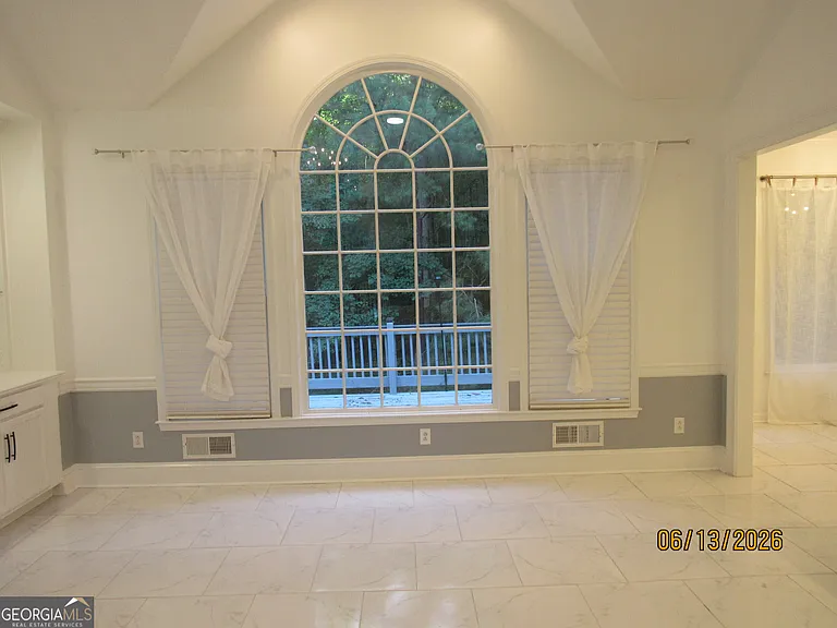 115 Sutton Ct — Photo 7