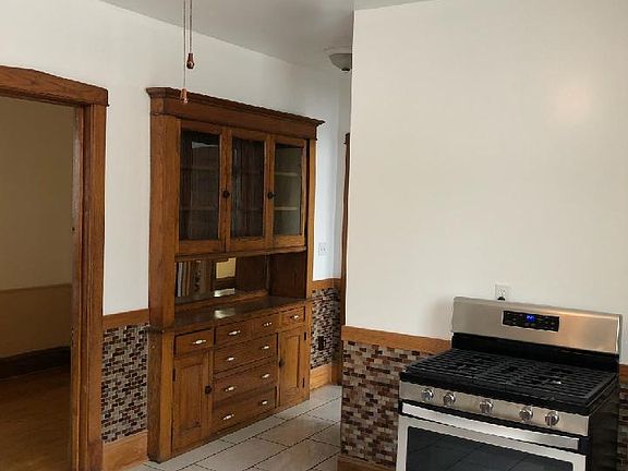 4th image of 3338 W Sunnyside Ave