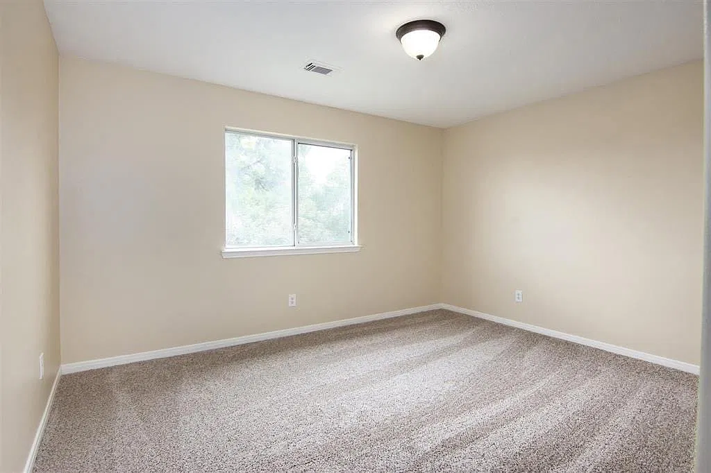 4 bed, 2126 sqft, $2,245 — Photo 4