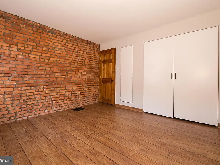 2430 Perot St — Photo 17