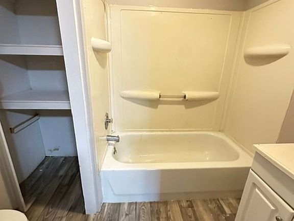 4th image of 717 E 35th St APT B