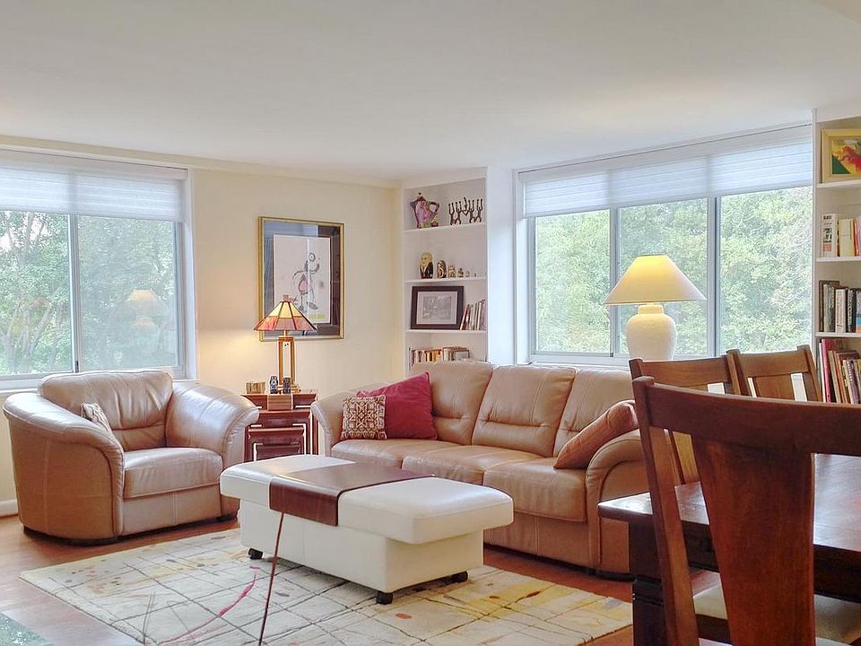 1st image of 10201 Grosvenor Pl APT 202