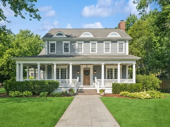 1025 Mohawk Rd, Wilmette, IL 60091