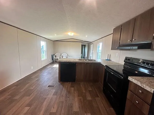553 County Road 211 — Photo 2