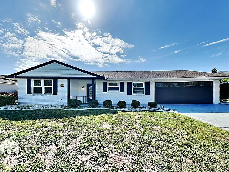 1511 W Del Webb Blvd — Photo 2