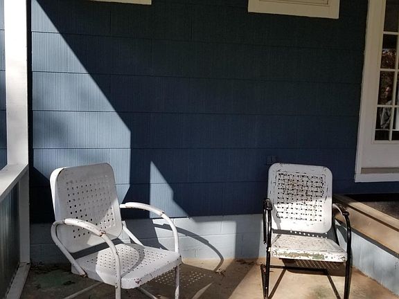 5th image of 581 Lake Shore Ln