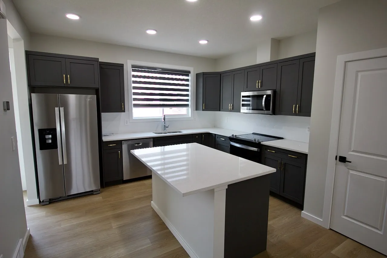 3 Bed 2.5 Bath Duplex Airdrie Alberta — Photo 4