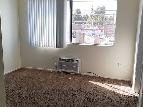 2nd image of 216 Cypress Ave