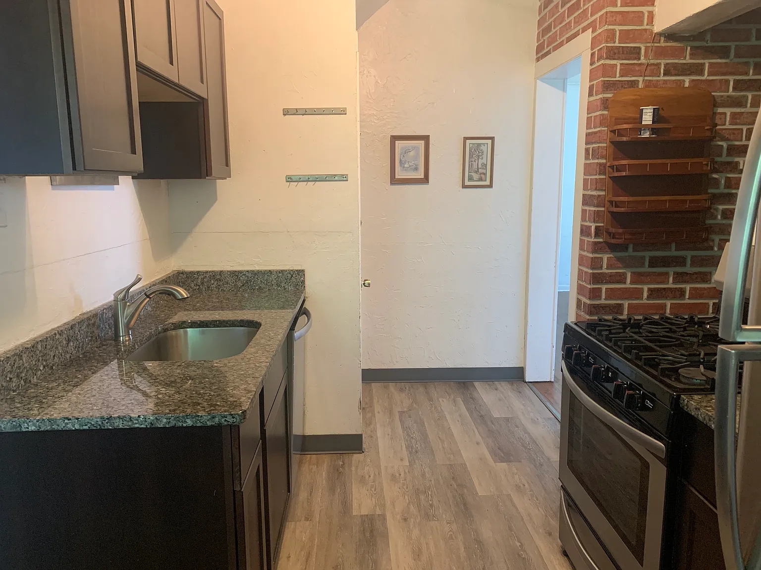 5 bed, 1.5 bath, 1712 sqft, $3,725 — Photo 4