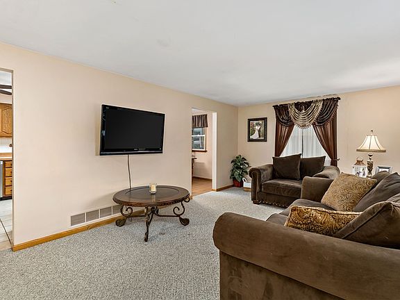 4th image of 108 Jeanine Ct