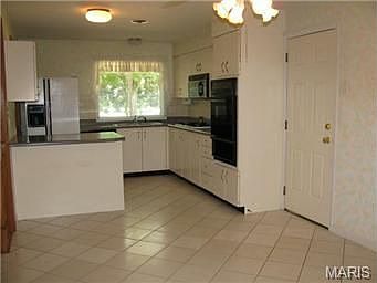 3rd image of 9419 Crestwood Manor Dr