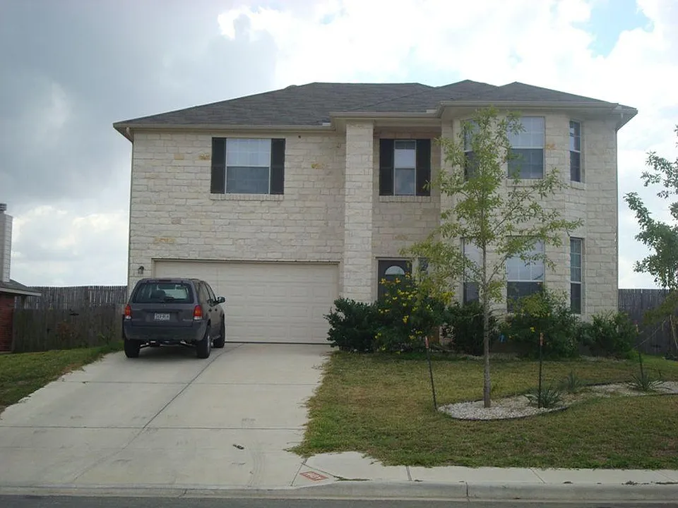 1443 Amberwood Loop