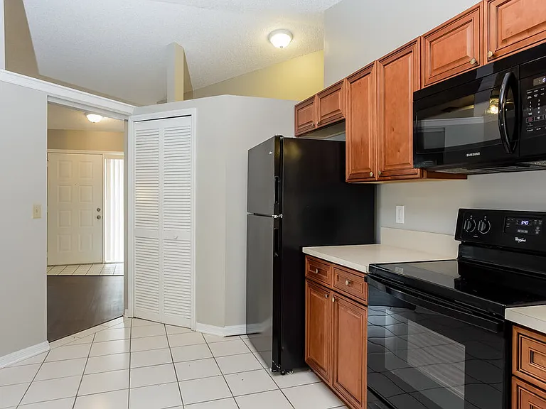 10902 Grandview Way — Photo 6