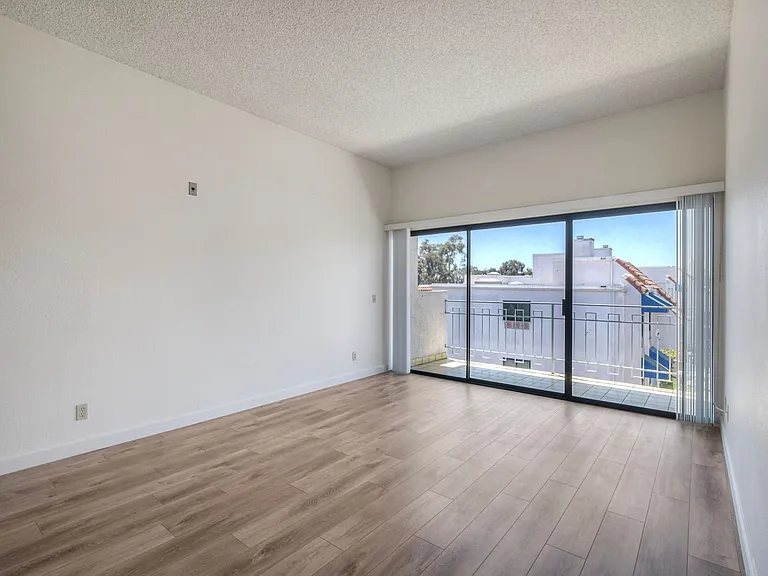 8328 Regents Rd #3E — Photo 12