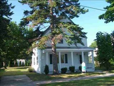 114 E Hurlbut St, Charlevoix, MI, 49720