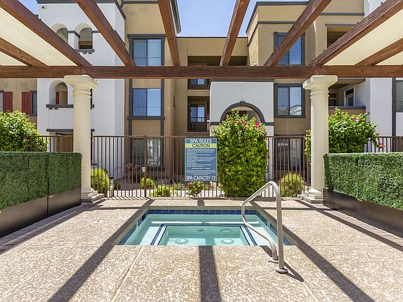 Hot tub at Trevi Apartment Homes