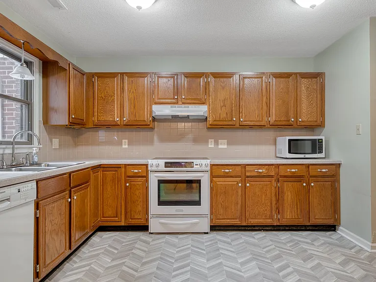 179 Franklin Parke Ct — Photo 5