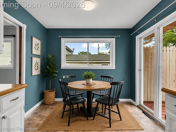 4th image of 2466 Richwood Rd