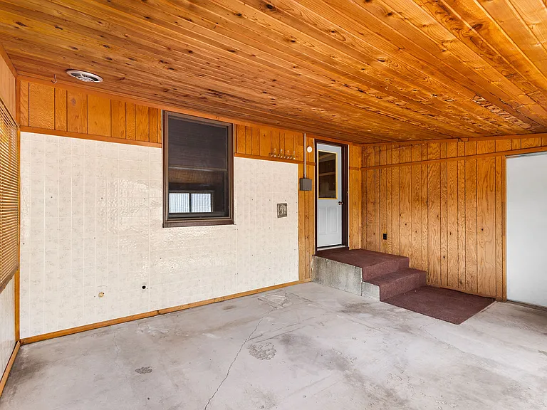 320 Clifford St — Photo 16