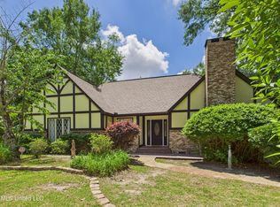 1909 Shady Point Cir, Gautier, MS 39553