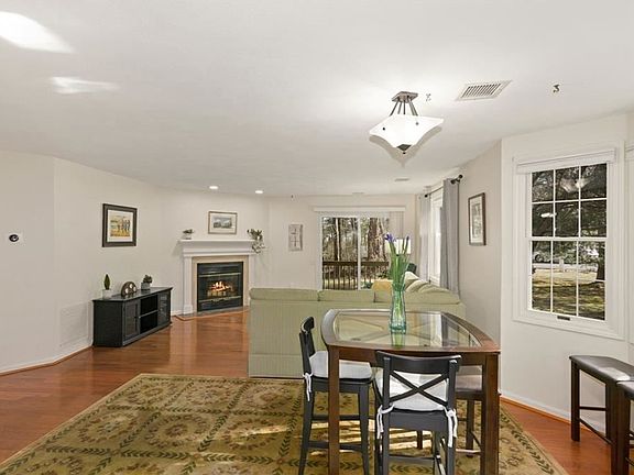 4th image of 93 Trellis Dr