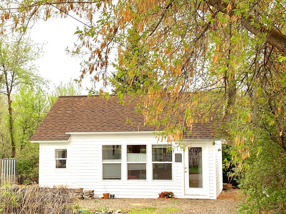 Streetside entrance to the studio. Private yard and deck is around the back. The home of owners Amy and Chris is on the right.