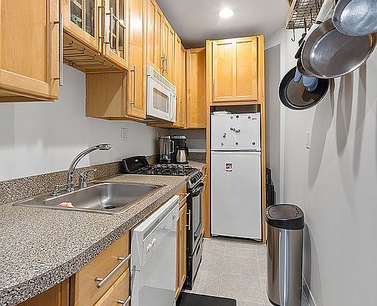 5th image of 255 W 108th St APT 2E